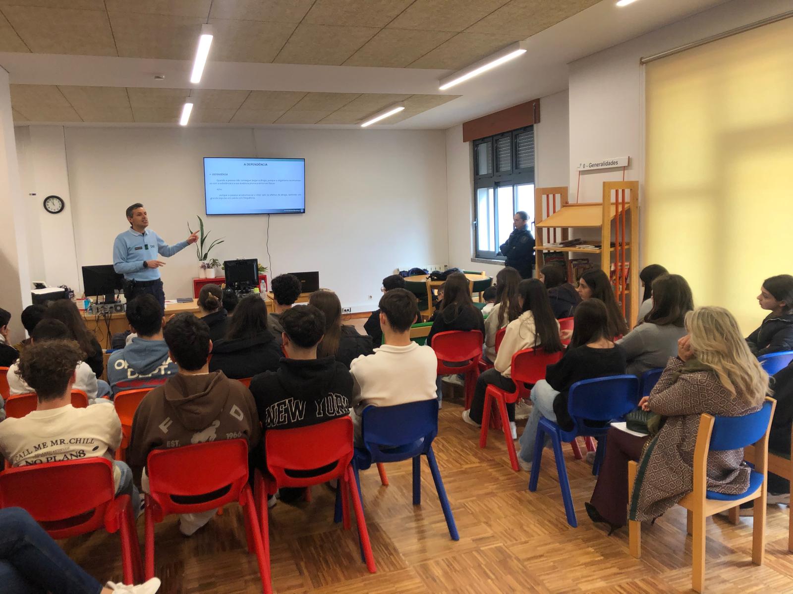 Jovens mais conscientes: GNR-Escola Segura alerta alunos sobre comportamentos aditivos